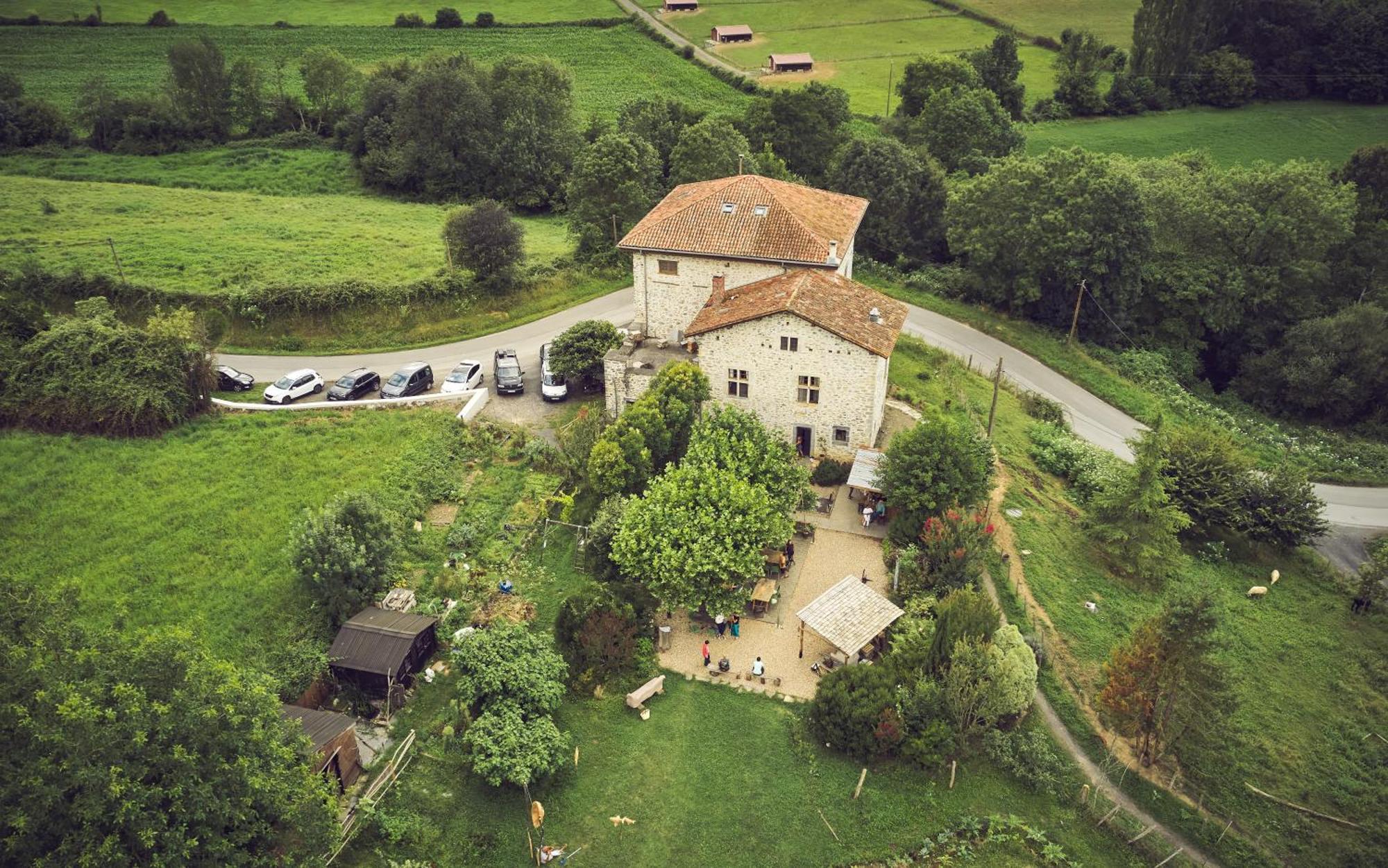 Les Fous Du Village Saint-Esteben Zewnętrze zdjęcie