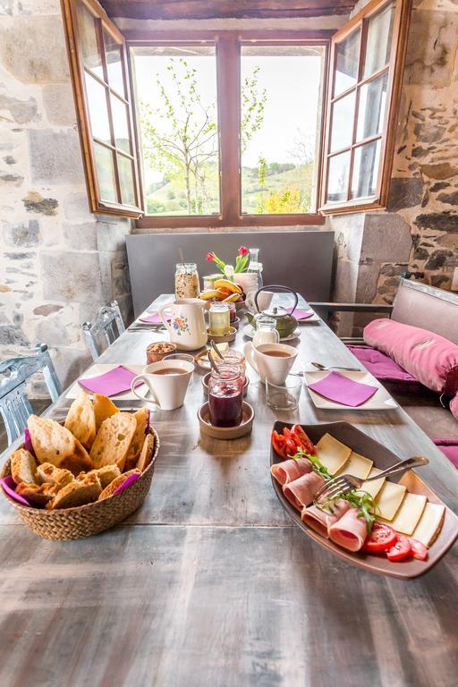 Les Fous Du Village Saint-Esteben Zewnętrze zdjęcie