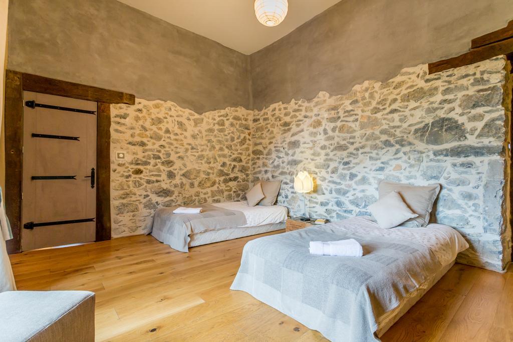 Les Fous Du Village Saint-Esteben Zewnętrze zdjęcie